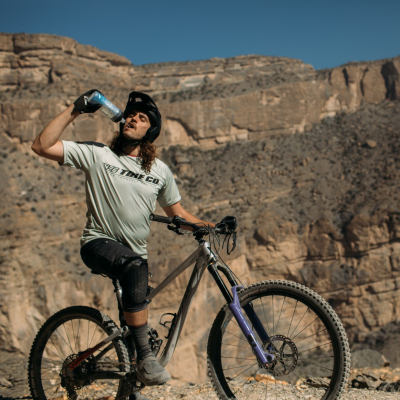 Test in extreme conditions (Oman desert) of our Arctica Pro. 
Did you have the opportunity to check during this summer the temperature maintenance, up to 2h30, in our insulated bottles? 

📸: @popival 

#zefal #keeponriding #mtb #dh #mountainbike #enduro #ews #worldenduro #endurobike