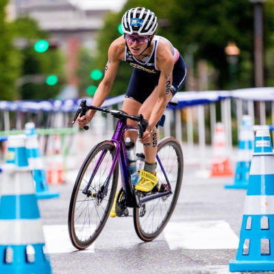 Find out how our Olympic medalists @leonieperio, @cassandrebeaugrand and @dorian_coninx fight the heat in a triathlon. 
👉 Link in our bio

#zefal #keeponriding #madeinfrance #bottles #hydratation #triathlon #performance #triatlon #cycling