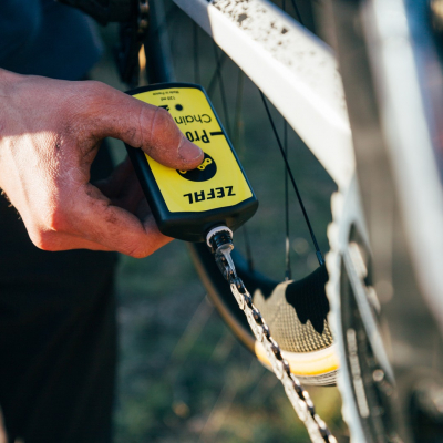 Spring is coming, bring optimal lubrication to your bike, for your rides in dry or dusty conditions, with the Pro Dry Lube. ☀️

📸: @antoine_collet 

#zefal #keeponriding #madeinfrance #bikewax #wax #cyclinglubes #bikelife #bikemaintainancetips #bikemaintenance
