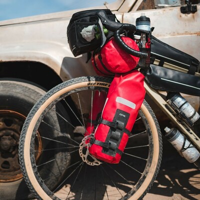 🆕 Desert, forest and trail-proof, discover the Z Adventure Fork Pack! Our new waterproof bag with universal fork holder that will delight bikepacking enthusiasts. 

Discover it now ▶ link in bio.

#zefal #keeponriding #bikelife #bikepacking #bikepackinglife #zadventureforkpack #cyclinglife #trail #gravel #mtb